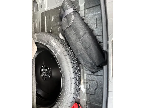 Car image 28