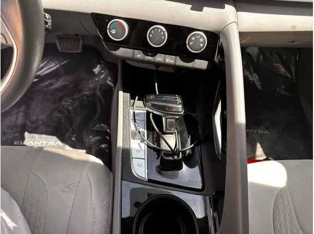 Car image 17