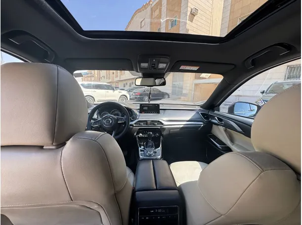 Car image 14