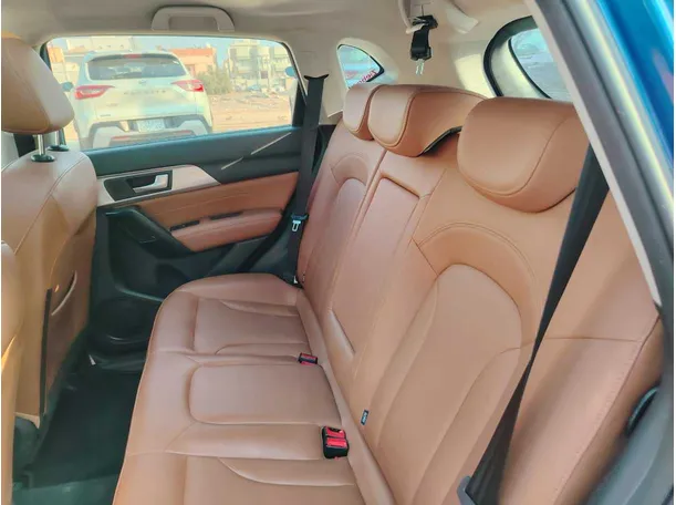 Car image 18