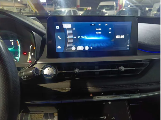Car image 14