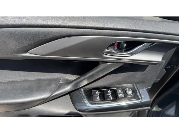 Car image 25