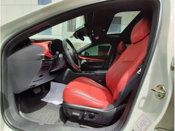 Car image 12