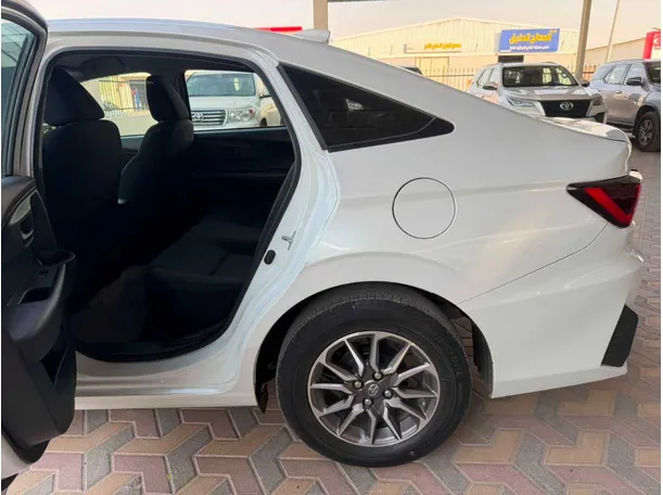 Car image 16