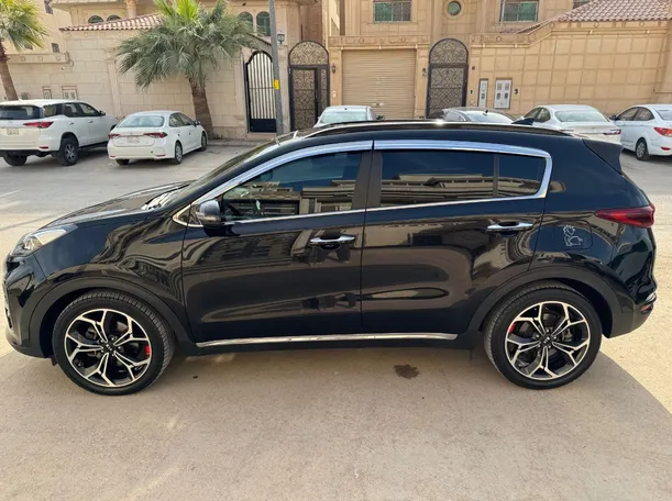 Car image 8