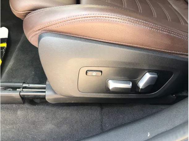 Car image 24