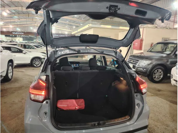 Car image 28
