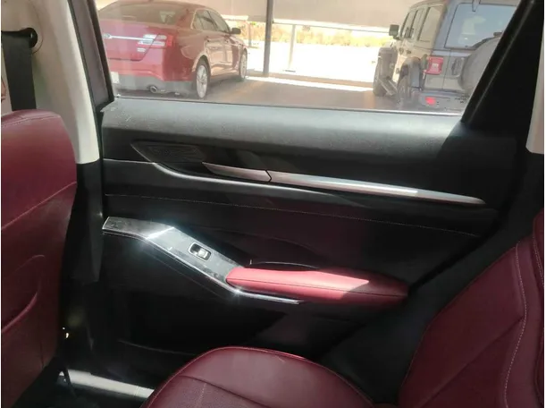Car image 34