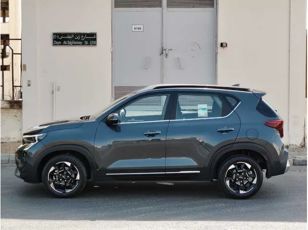 Car image 8