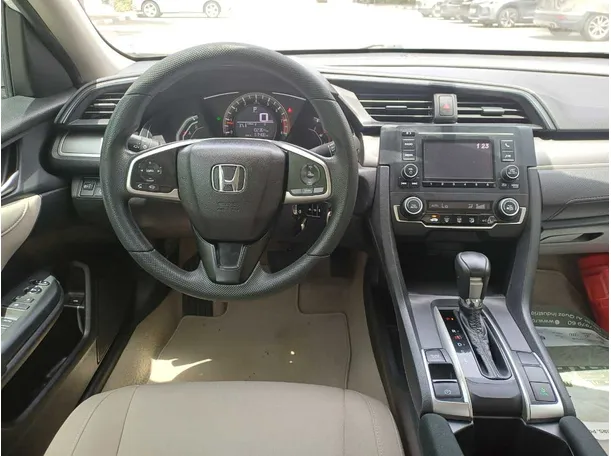 Car image 17