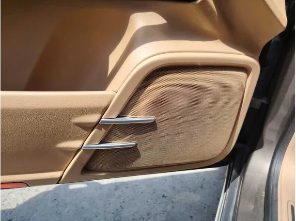 Car image 37