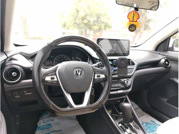 Car image 26