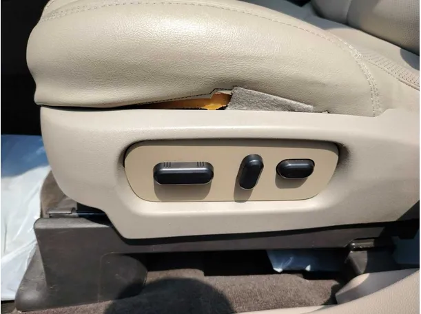 Car image 43