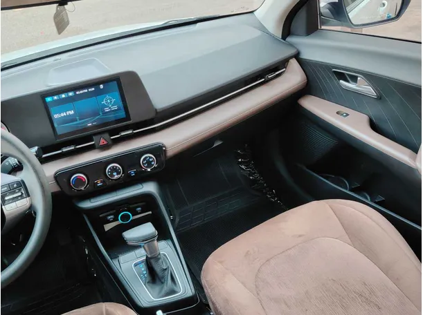 Car image 19