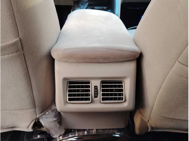 Car image 32