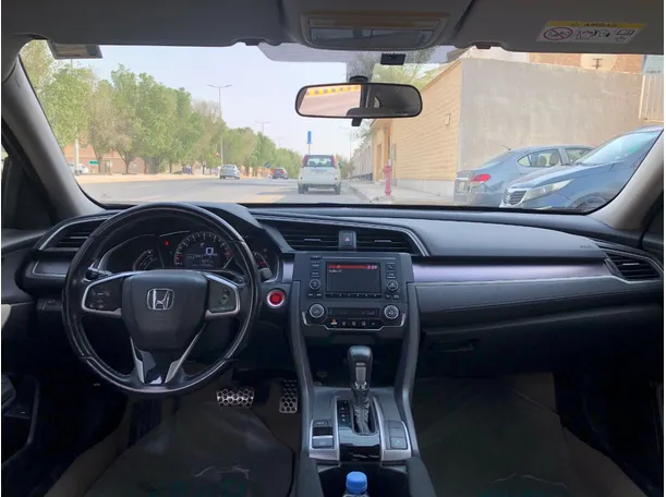 Car image 14