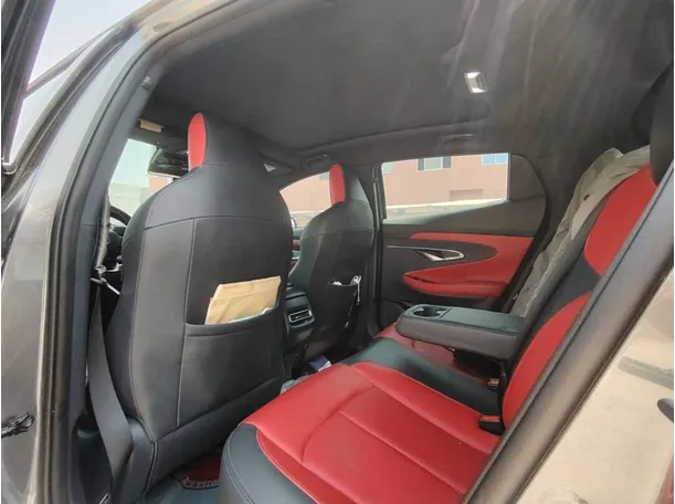 Car image 12