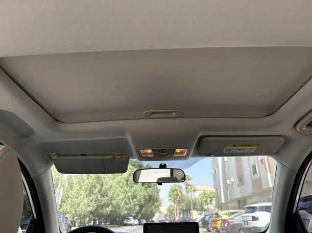Car image 18