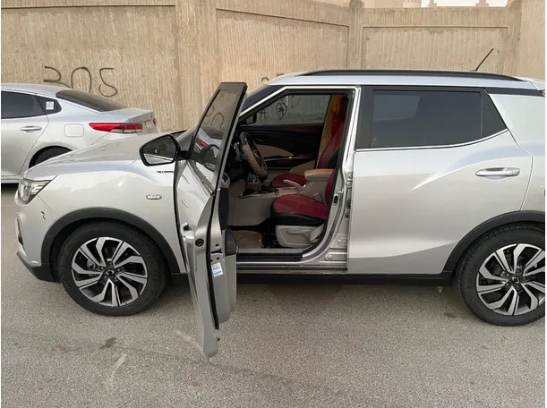 Car image 10