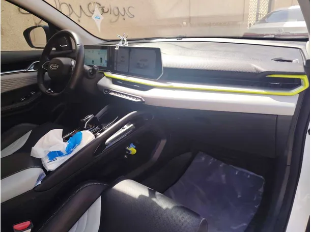 Car image 26