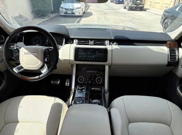 Car image 18