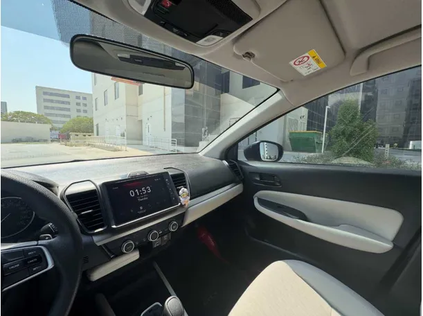Car image 14