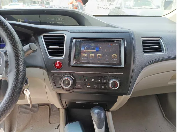 Car image 16