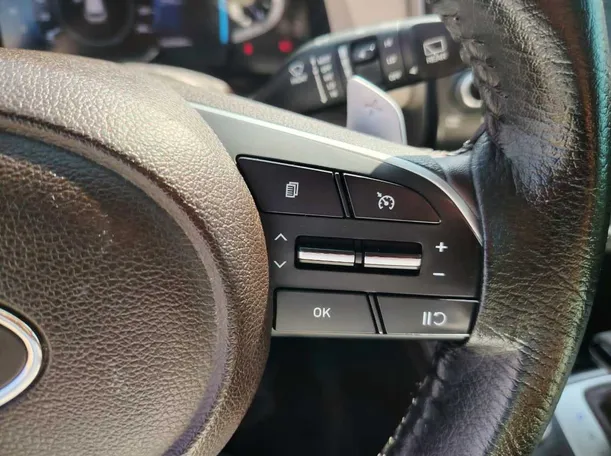 Car image 40
