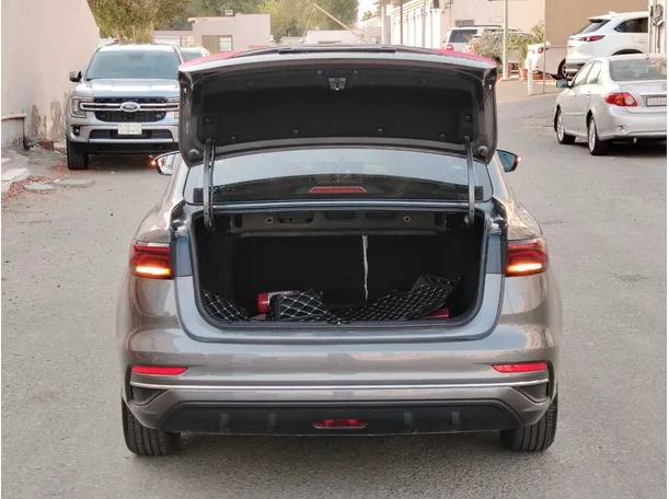 Car image 23