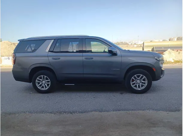 Car image 4