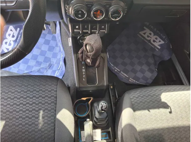 Car image 15