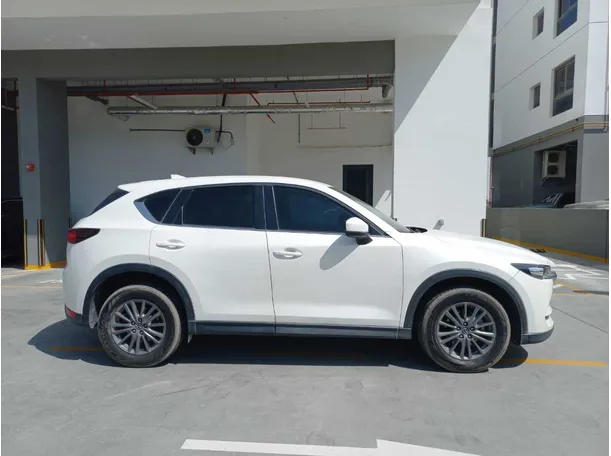 Car image 8