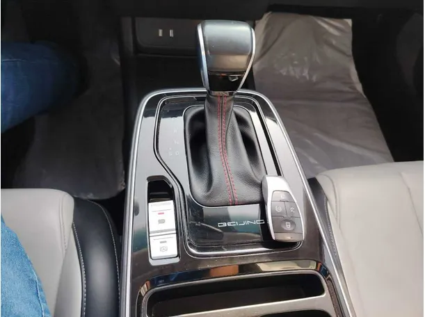 Car image 26