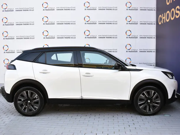 Car image 9