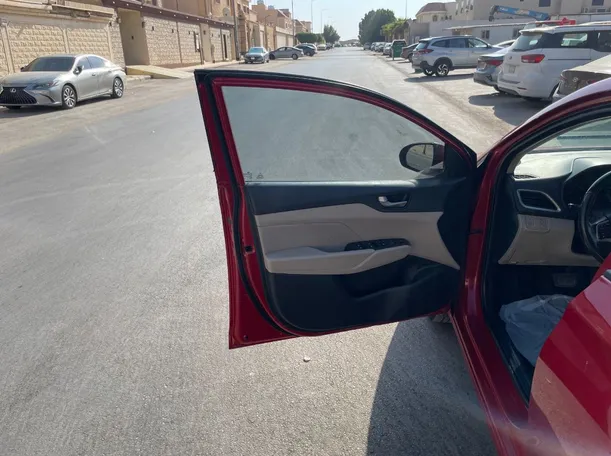 Car image 10
