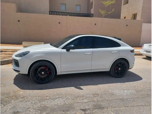 Car image 8