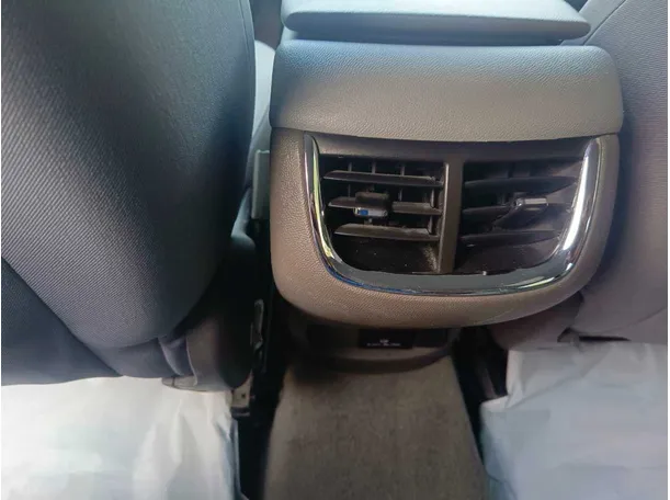 Car image 32