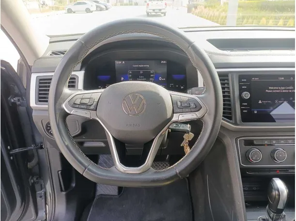 Car image 16