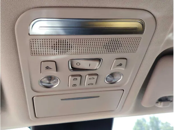 Car image 35