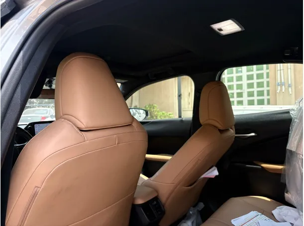 Car image 17
