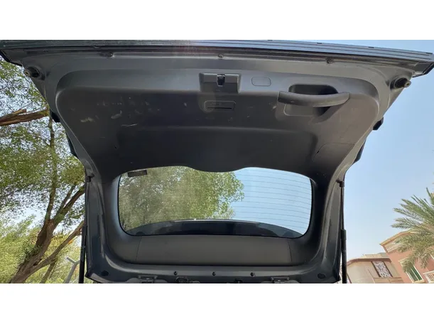 Car image 24