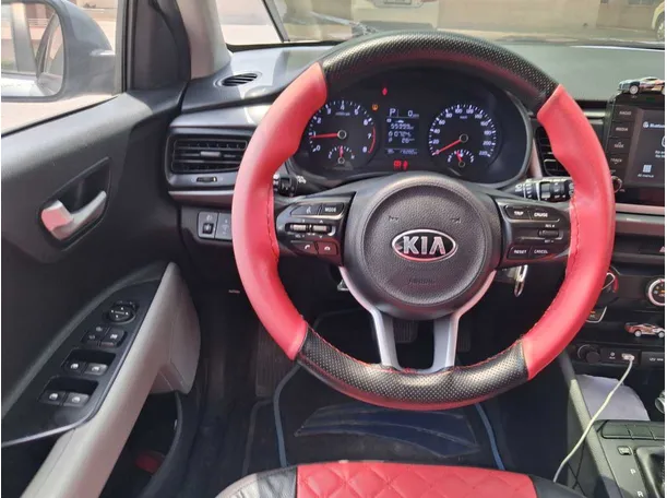 Car image 19