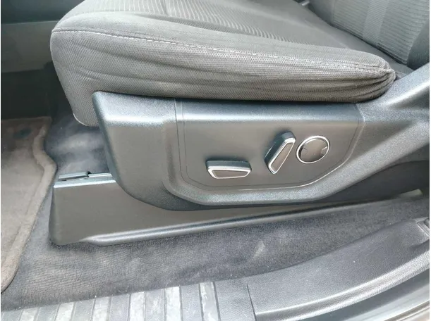 Car image 33