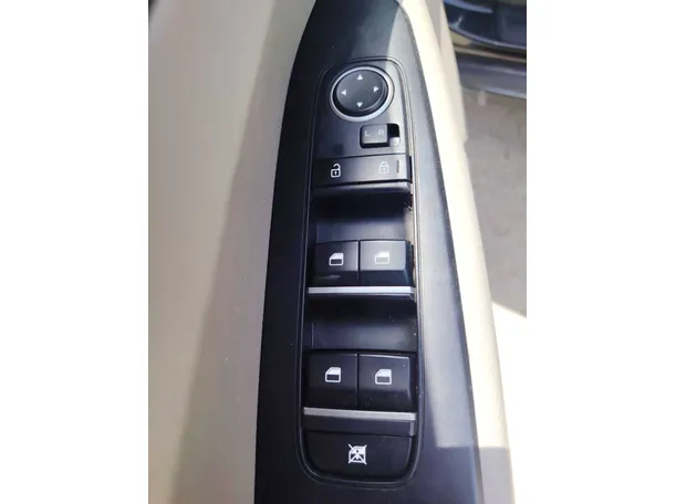 Car image 27