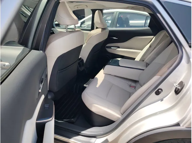 Car image 23