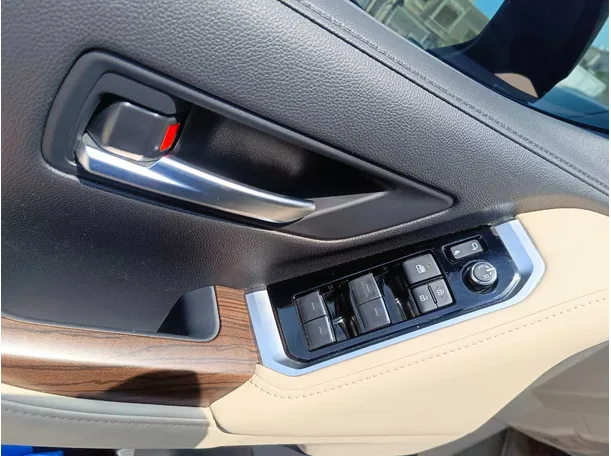 Car image 33