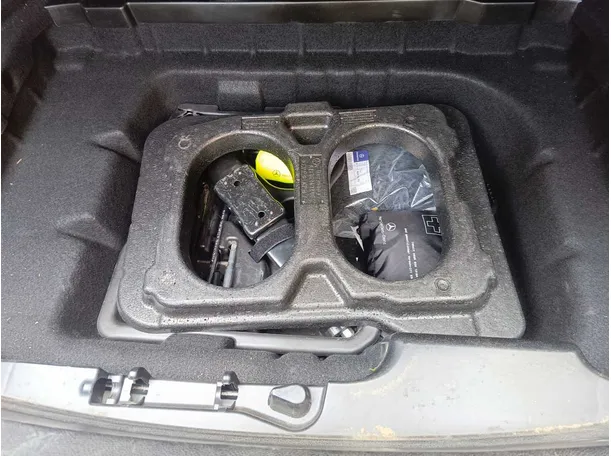 Car image 35