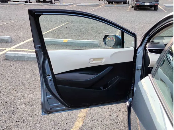 Car image 11