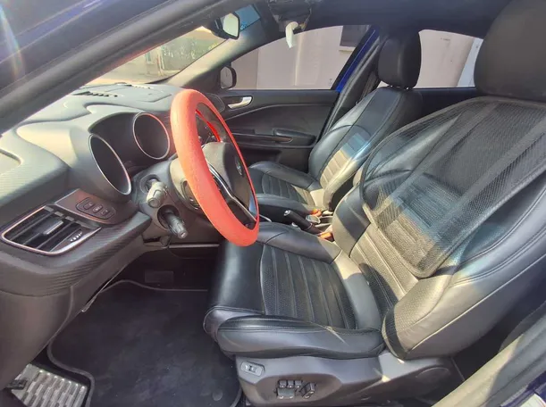 Car image 12