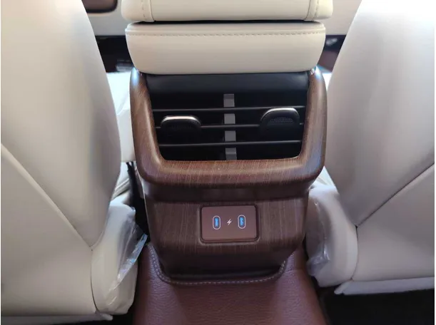 Car image 32